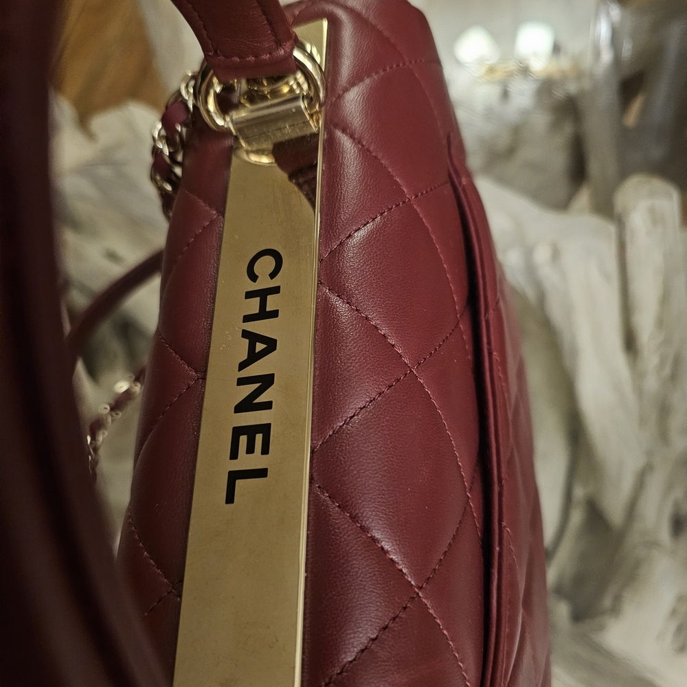 CHANEL Burgundy Quilted Shoulder Bag - Picture 4 of 16